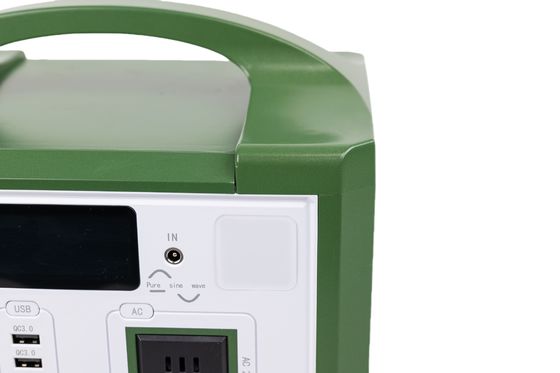 CE genehmigte drahtlose Ladung ununterbrochene tragbare Solarenergiebank mit grünem Kunststoffgehäuse für UPS-Supportsystem
